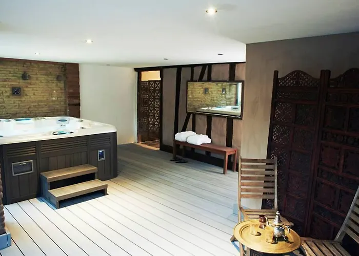 La Halte Du Temps Bed & Breakfast 4*